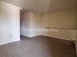 Vendita Appartamento Firenze. Trilocale in via Luca Giordano. Ottimo stato, quarto piano, con terraz, Italia, Firenze