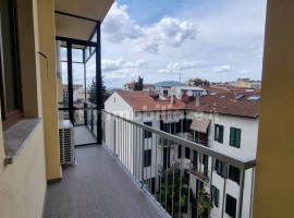 Vendita Appartamento Firenze. Trilocale in via Luca Giordano. Ottimo stato, quarto piano, con terraz, Italia, Firenze