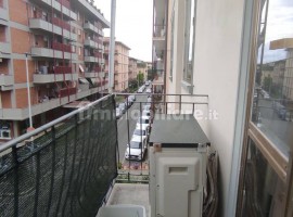 Vendita Appartamento in via dei Lorenzetti. Firenze. Buono stato, secondo piano, posto auto, con ter, Italia, Firenze