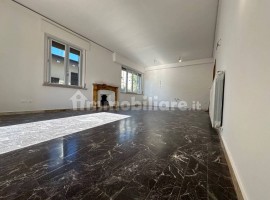 Vendita Appartamento in via Cardinale Guglielmo Massaia. Firenze. Ottimo stato, piano terra, con ter, Italia, Firenze