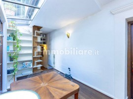 Vendita Appartamento Firenze. Trilocale in via della Chiesa. Buono stato, piano terra, con terrazza,, Italia, Firenze