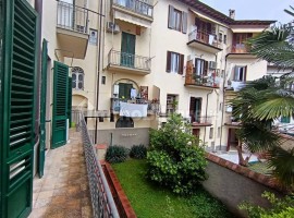 Vendita Appartamento Firenze. Trilocale in via Bernardino Ramazzini. Ottimo stato, piano rialzato, c, Italia, Firenze