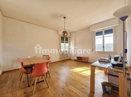 Vendita Appartamento Firenze. Quadrilocale in via Frusa. Buono stato, quarto piano, con balcone, ris, Italia, Firenze