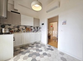 Vendita Appartamento Firenze. Quadrilocale in via Frusa. Buono stato, quarto piano, con balcone, ris, Italia, Firenze