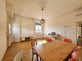 Vendita Appartamento Firenze. Quadrilocale in via Frusa. Buono stato, quarto piano, con balcone, ris, Italia, Firenze