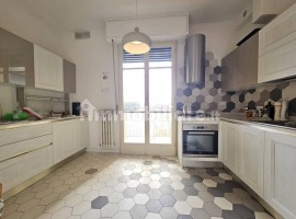 Vendita Appartamento Firenze. Quadrilocale in via Frusa. Buono stato, quarto piano, con balcone, ris, Italia, Firenze