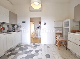 Vendita Appartamento Firenze. Quadrilocale in via Frusa. Buono stato, quarto piano, con balcone, ris, Italia, Firenze