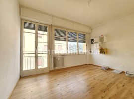 Vendita Appartamento Firenze. Quadrilocale in via Frusa. Buono stato, quarto piano, con balcone, ris, Italia, Firenze