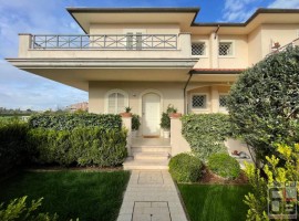 Vendita Villa a schiera in via Don Giovanni Minzoni, 18 Montelupo Fiorentino. Ottimo stato, posto au