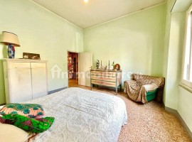 Vendita Appartamento in via Quintino Sella. Firenze. Da ristrutturare, piano rialzato, con balcone, , Italia, Firenze