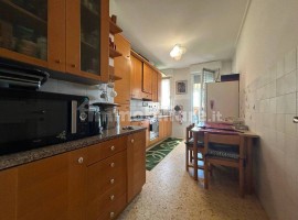 Vendita Appartamento in via Chiusi 11. Firenze. Buono stato, quinto piano, posto auto, con balcone, , Italia, Firenze