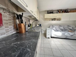 Vendita Appartamento Firenze. Trilocale in via di Cammori 16. Buono stato, piano terra, riscaldament