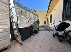 Vendita Appartamento Firenze. Trilocale in via di Cammori 16. Buono stato, piano terra, riscaldament