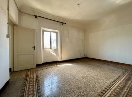 Vendita Appartamento Firenze. Trilocale in via del Pignone 1. Da ristrutturare, secondo piano, risca, Italia, Firenze