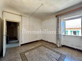 Vendita Appartamento Firenze. Trilocale in via del Pignone 1. Da ristrutturare, secondo piano, risca, Italia, Firenze