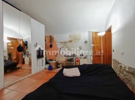 Vendita Appartamento Firenze. Trilocale in piazza Massimo d'Azeglio. Buono stato, seminterrato, risc, Italia, Firenze