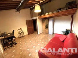 Vendita Appartamento Rufina. Trilocale in via Piave. Ottimo stato, secondo piano, con balcone, risca