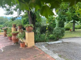 Vendita Villa unifamiliare in via Belisario Vinta Firenze. Buono stato, posto auto, con terrazza, ri