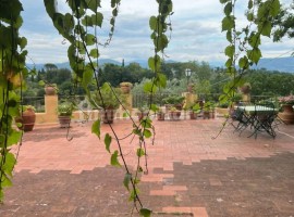 Vendita Villa unifamiliare in via Belisario Vinta Firenze. Buono stato, posto auto, con terrazza, ri