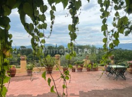 Vendita Villa unifamiliare in via Belisario Vinta Firenze. Buono stato, posto auto, con terrazza, ri