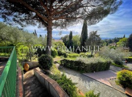 Vendita Villa unifamiliare in via Giuseppe Mantellini Fiesole. Buono stato, posto auto, con terrazza