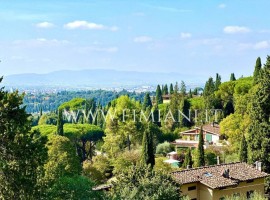 Vendita Villa unifamiliare in via Giuseppe Mantellini Fiesole. Buono stato, posto auto, con terrazza