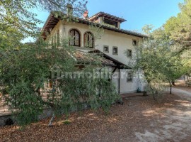 Vendita Villa unifamiliare in via di Capornia Firenze. Buono stato, posto auto, con terrazza, riscal