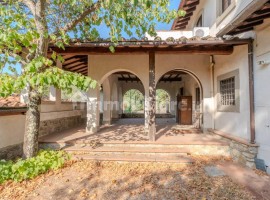 Vendita Villa unifamiliare in via di Capornia Firenze. Buono stato, posto auto, con terrazza, riscal