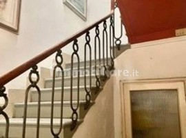 Vendita Villa unifamiliare Firenze. Da ristrutturare, con terrazza, riscaldamento autonomo, 250 m², 