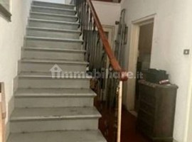 Vendita Villa unifamiliare Firenze. Da ristrutturare, con terrazza, riscaldamento autonomo, 250 m², 