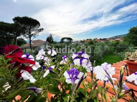 Vendita Villa a schiera in via brunetto latini Reggello. Buono stato, posto auto, con terrazza, risc