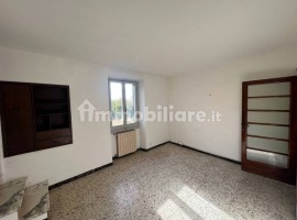 Vendita Appartamento Vaglia. Quadrilocale in via del Sole. Da ristrutturare, piano terra, riscaldame, Italia, Vaglia