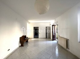 Vendita Appartamento Vaglia. Quadrilocale in via del Sole. Da ristrutturare, piano terra, riscaldame, Italia, Vaglia