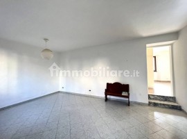 Vendita Appartamento Vaglia. Quadrilocale in via del Sole. Da ristrutturare, piano terra, riscaldame, Italia, Vaglia