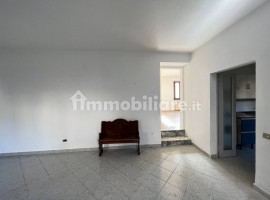 Vendita Appartamento Vaglia. Quadrilocale in via del Sole. Da ristrutturare, piano terra, riscaldame, Italia, Vaglia