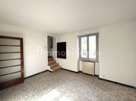 Vendita Appartamento Vaglia. Quadrilocale in via del Sole. Da ristrutturare, piano terra, riscaldame, Italia, Vaglia