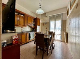 Vendita Appartamento Firenze. Trilocale in via Carlo Del Prete. Buono stato, quinto piano, con balco, Italia, Firenze