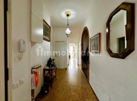 Vendita Appartamento Firenze. Trilocale in via Carlo Del Prete. Buono stato, quinto piano, con balco, Italia, Firenze