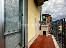 Vendita Appartamento Firenze. Trilocale in via Carlo Del Prete. Buono stato, quinto piano, con balco, Italia, Firenze