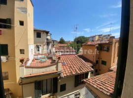 Vendita Appartamento Firenze. Quadrilocale in via San Zanobi 76. Da ristrutturare, secondo piano, ri, Italia, Firenze