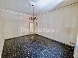 Vendita Appartamento in via Filippo degli Ugoni. Firenze. Da ristrutturare, piano rialzato, con balc, Italia, Firenze