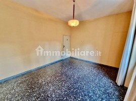 Vendita Appartamento in via Filippo degli Ugoni. Firenze. Da ristrutturare, piano rialzato, con balc, Italia, Firenze