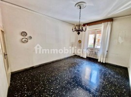 Vendita Appartamento in via Filippo degli Ugoni. Firenze. Da ristrutturare, piano rialzato, con balc, Italia, Firenze