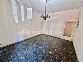 Vendita Appartamento in via Filippo degli Ugoni. Firenze. Da ristrutturare, piano rialzato, con balc, Italia, Firenze