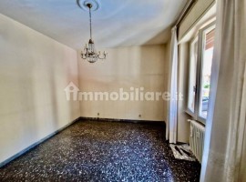 Vendita Appartamento in via Filippo degli Ugoni. Firenze. Da ristrutturare, piano rialzato, con balc, Italia, Firenze