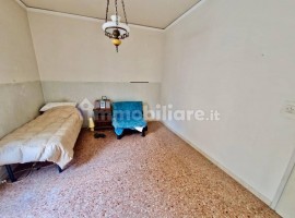 Vendita Appartamento in via Filippo degli Ugoni. Firenze. Da ristrutturare, piano rialzato, con balc, Italia, Firenze