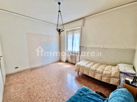 Vendita Appartamento in via Filippo degli Ugoni. Firenze. Da ristrutturare, piano rialzato, con balc, Italia, Firenze