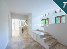 Vendita Appartamento Firenze. Quadrilocale in Borgo Pinti 39. Ottimo stato, primo piano, con balcone, Italia, Firenze