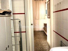 Vendita Appartamento Firenze. Trilocale in via Castelfidardo. Buono stato, piano terra, con balcone,