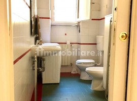 Vendita Appartamento Firenze. Trilocale in via Castelfidardo. Buono stato, piano terra, con balcone,